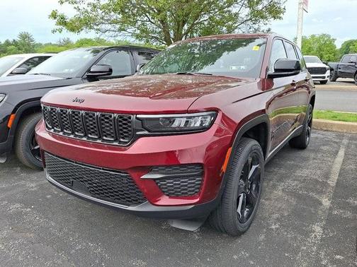 2025 Jeep Grand Cherokee Laredo