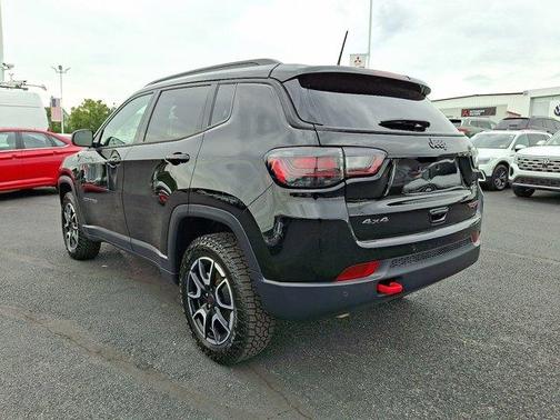 2025 Jeep Compass Trailhawk