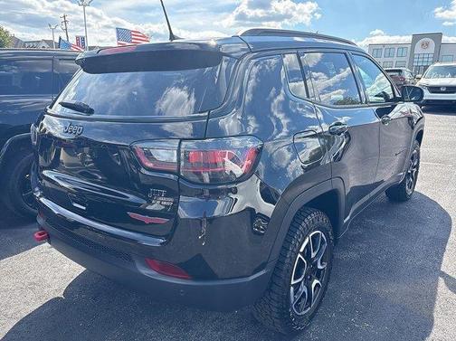 2025 Jeep Compass Trailhawk