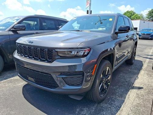 2025 Jeep Grand Cherokee Laredo