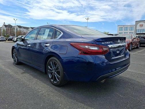 Gray 2017 Nissan Altima 2.5 SR