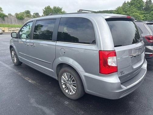 2013 Chrysler Town & Country Touring-L