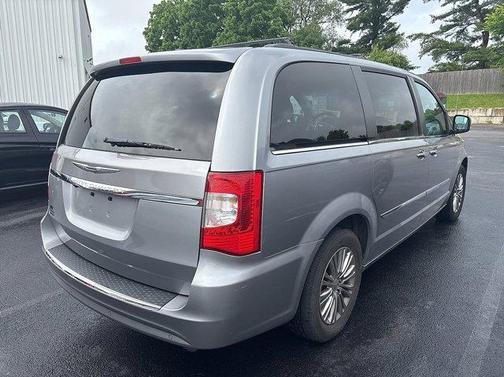 2013 Chrysler Town & Country Touring-L