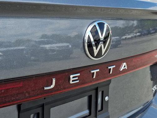 Platinum Gray Metallic 2026 Volkswagen Jetta 1.5T SE