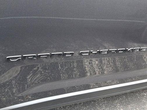 Metallic 2026 Jeep Grand Cherokee Laredo