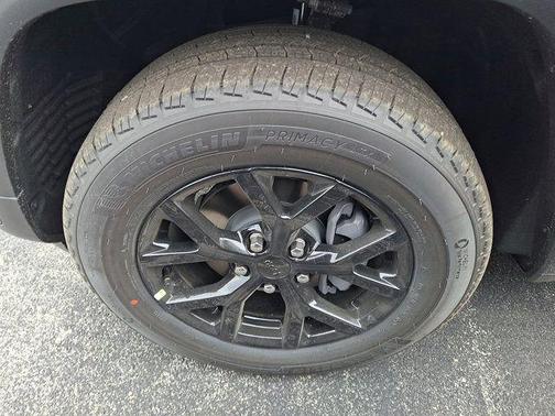 Metallic 2026 Jeep Grand Cherokee Laredo