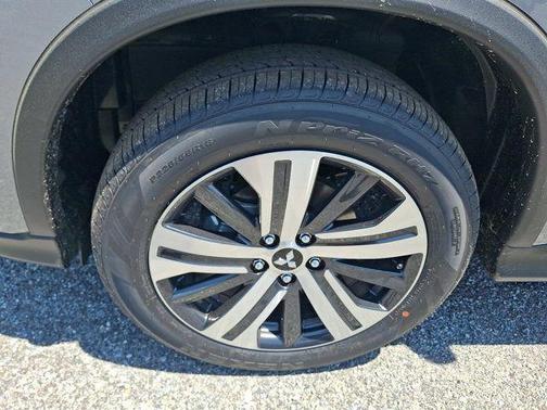 Mercury Gray Metallic 2026 Mitsubishi Outlander Sport 2.0 ES