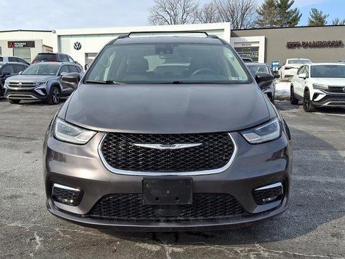 2022 Chrysler Pacifica Touring-L