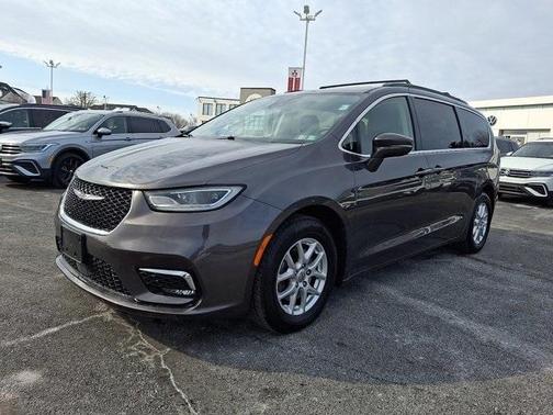 2022 Chrysler Pacifica Touring-L