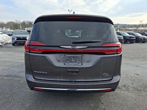 2022 Chrysler Pacifica Touring-L