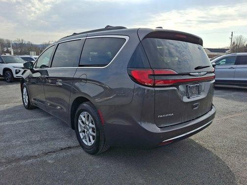2022 Chrysler Pacifica Touring-L