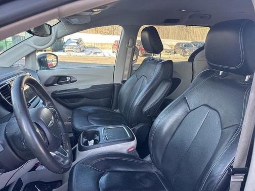 2022 Chrysler Pacifica Touring-L