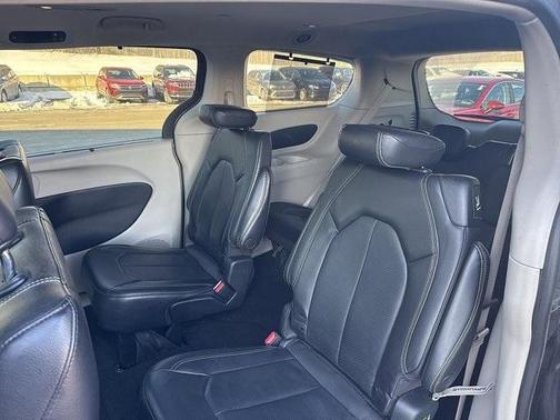 2022 Chrysler Pacifica Touring-L