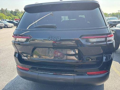 2022 Jeep Grand Cherokee L Laredo