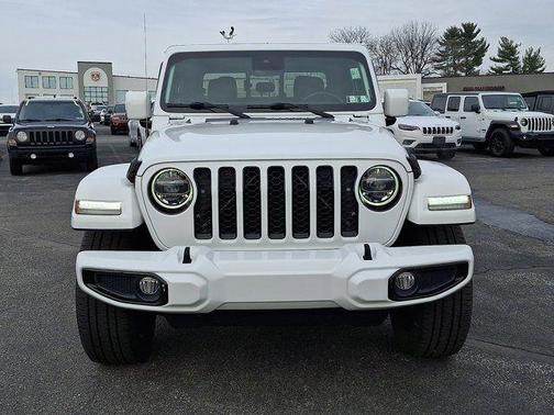 Bright White Clearcoat 2021 Jeep Gladiator Overland