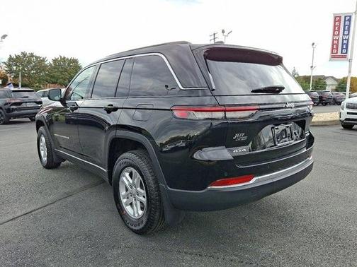 2024 Jeep Grand Cherokee Laredo