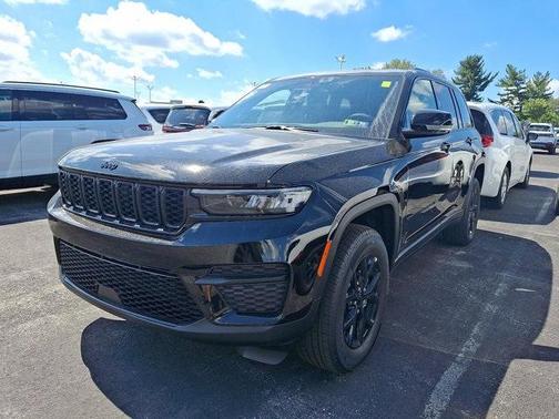 2025 Jeep Grand Cherokee Laredo