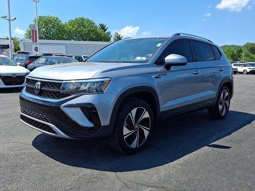 Pyrite Silver Metallic 2024 Volkswagen Taos 1.5T SE