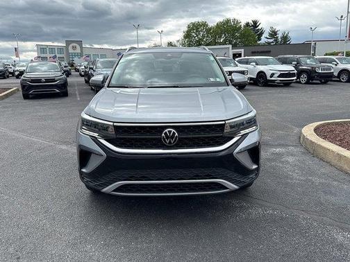 Pyrite Silver Metallic 2024 Volkswagen Taos 1.5T SE