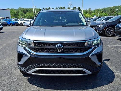 Pyrite Silver Metallic 2024 Volkswagen Taos 1.5T SE