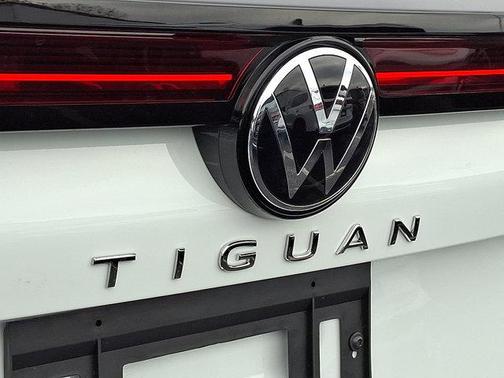 2025 Volkswagen Tiguan 2.0T SE