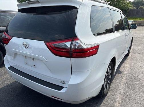 2020 Toyota Sienna LE