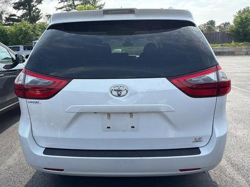 2020 Toyota Sienna LE