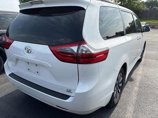 2020 Toyota Sienna LE