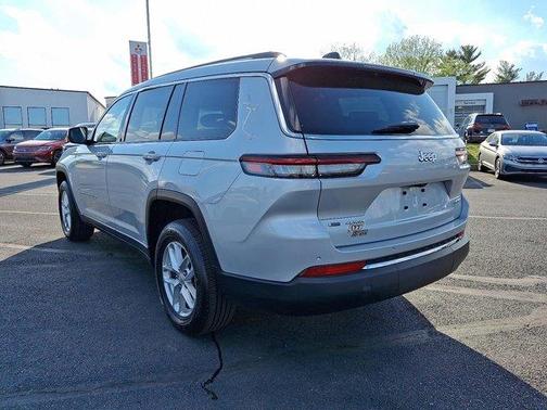 2022 Jeep Grand Cherokee L Laredo