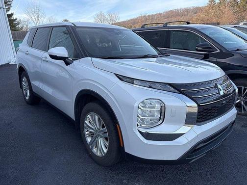 2022 Mitsubishi Outlander ES