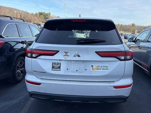 2022 Mitsubishi Outlander ES