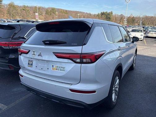 2022 Mitsubishi Outlander ES