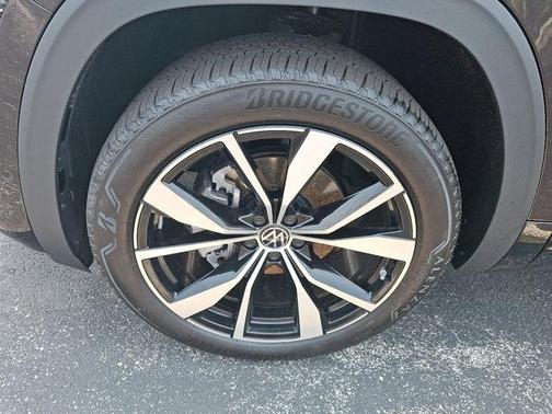 2025 Volkswagen Atlas Cross Sport 2.0T SEL Premium R-Line