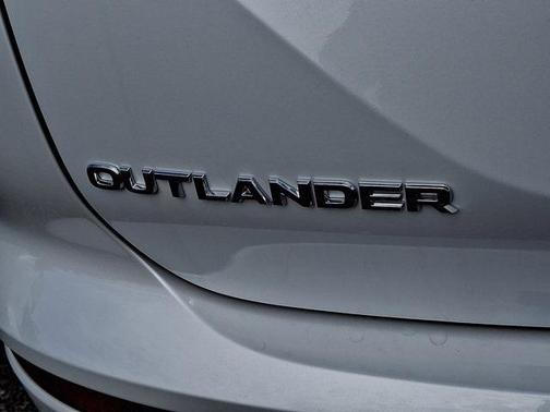 2025 Mitsubishi Outlander PHEV SE