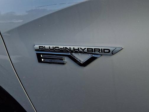 2025 Mitsubishi Outlander PHEV SE