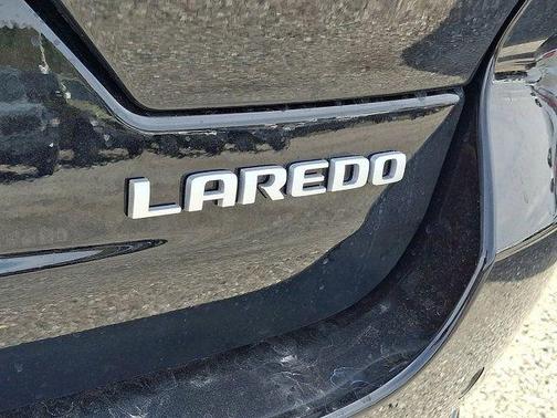 Diamond Black 2026 Jeep Grand Cherokee Laredo