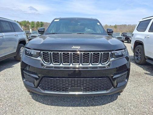 Diamond Black 2026 Jeep Grand Cherokee Laredo