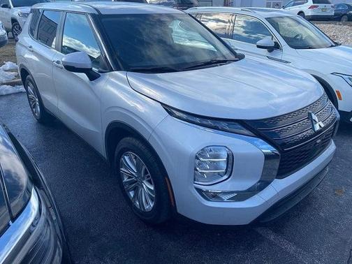 2023 Mitsubishi Outlander ES