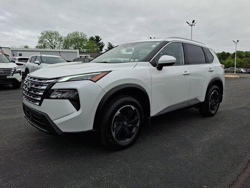 Everest White P 2024 Nissan Rogue SV