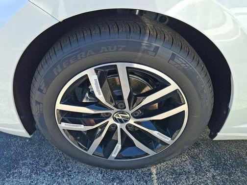 Opal White Pearl 2026 Volkswagen Jetta 1.5T SE