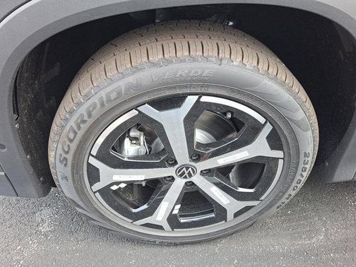2025 Volkswagen Tiguan 2.0T SE