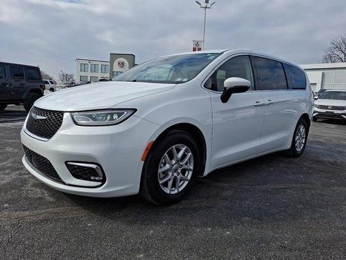 2023 Chrysler Pacifica Touring-L
