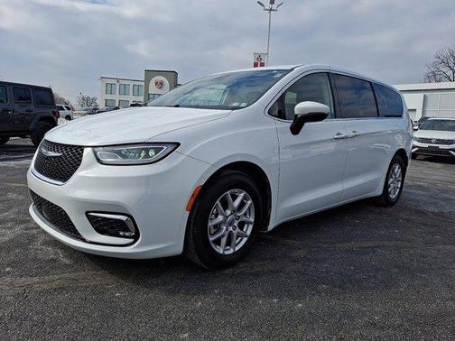 2023 Chrysler Pacifica Touring-L