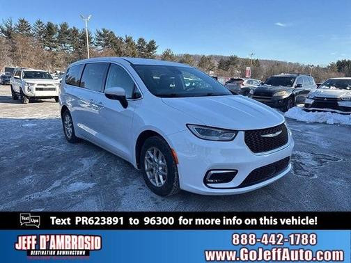 2023 Chrysler Pacifica Touring-L