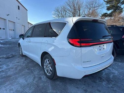 2023 Chrysler Pacifica Touring-L