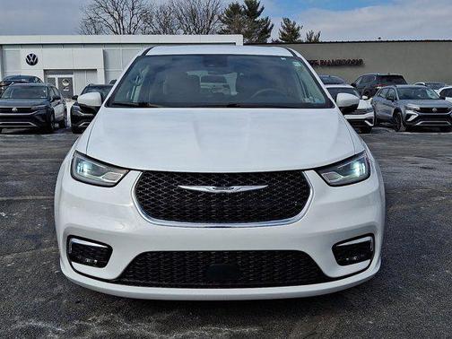 2023 Chrysler Pacifica Touring-L