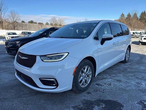 2023 Chrysler Pacifica Touring-L