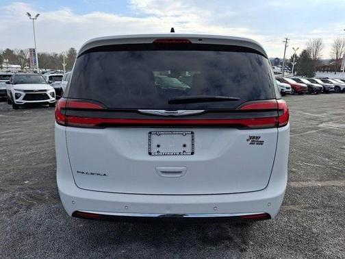 2023 Chrysler Pacifica Touring-L