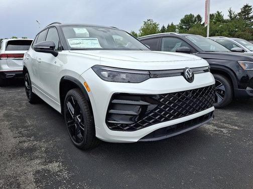 2025 Volkswagen Tiguan 2.0T SE R-Line Black