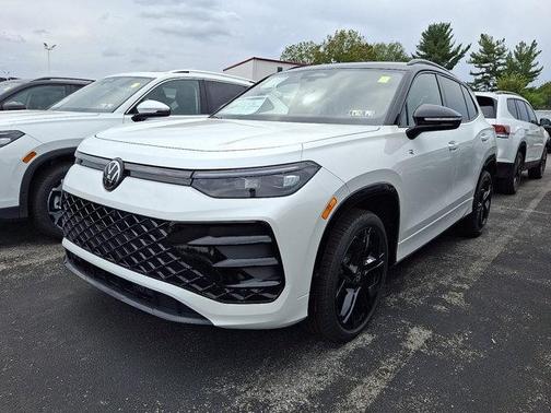 2025 Volkswagen Tiguan 2.0T SE R-Line Black